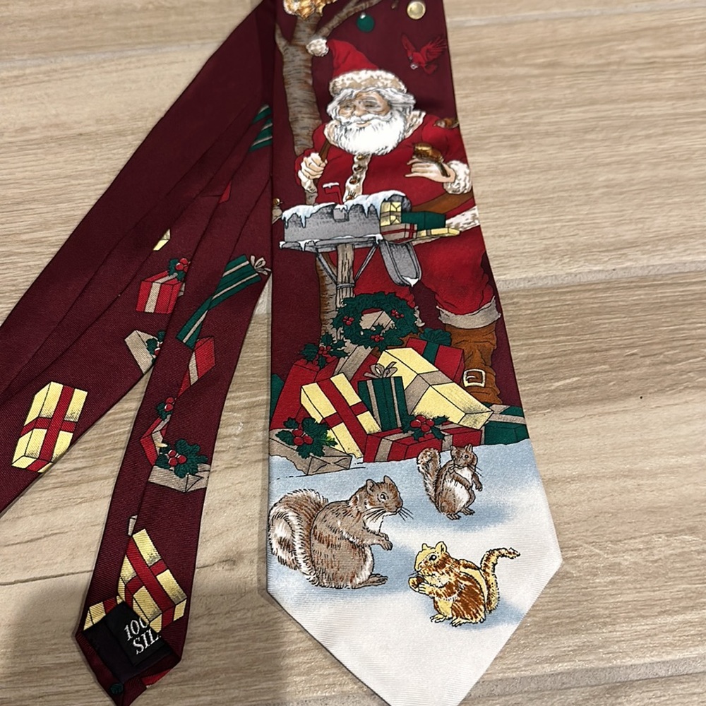 Very pretty Christmas Silk tie by Andhurst Santa Clause and presents animals
